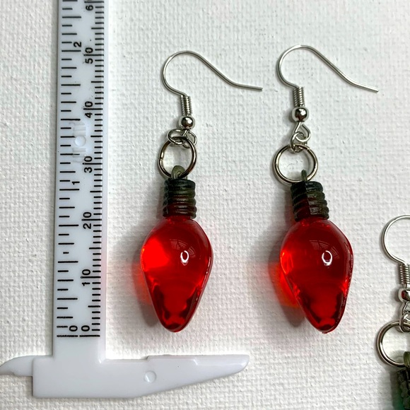 Christmas Light Bulb earrings in Red or Green - Picture 4 of 7